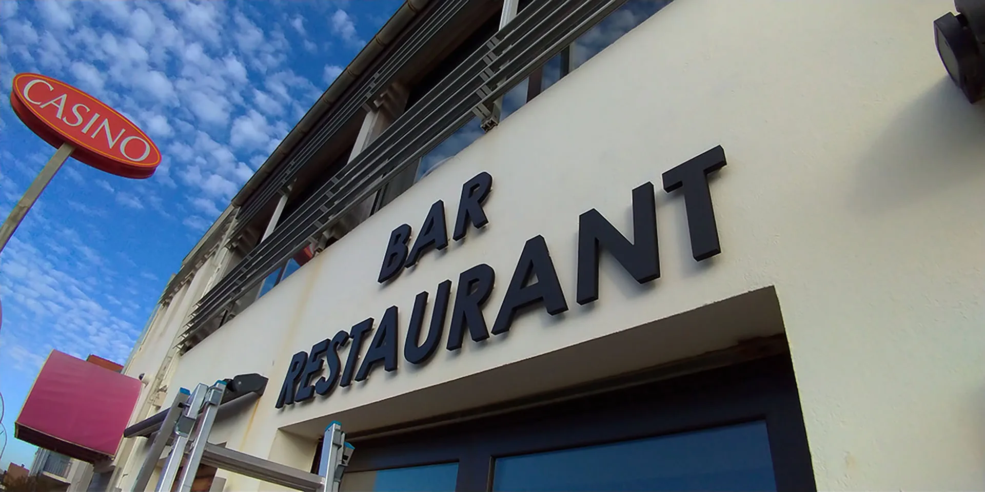 Lire la suite à propos de l’article AGENCE COMMUNICATION ENSEIGNE CASINO BISCARROSSE ARCACHON SANGUINET BIGANOS PARENTIS EN BORN