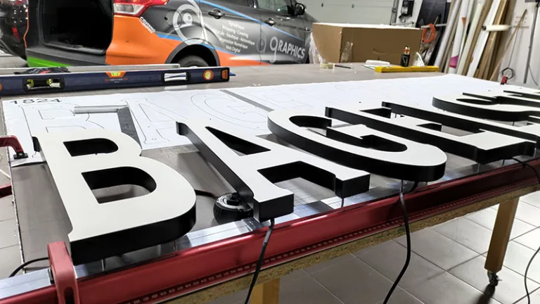 agence graphics fabrication enseignes lumineuses caissons drapeaux lumineux panneaux lumineux bagelstein