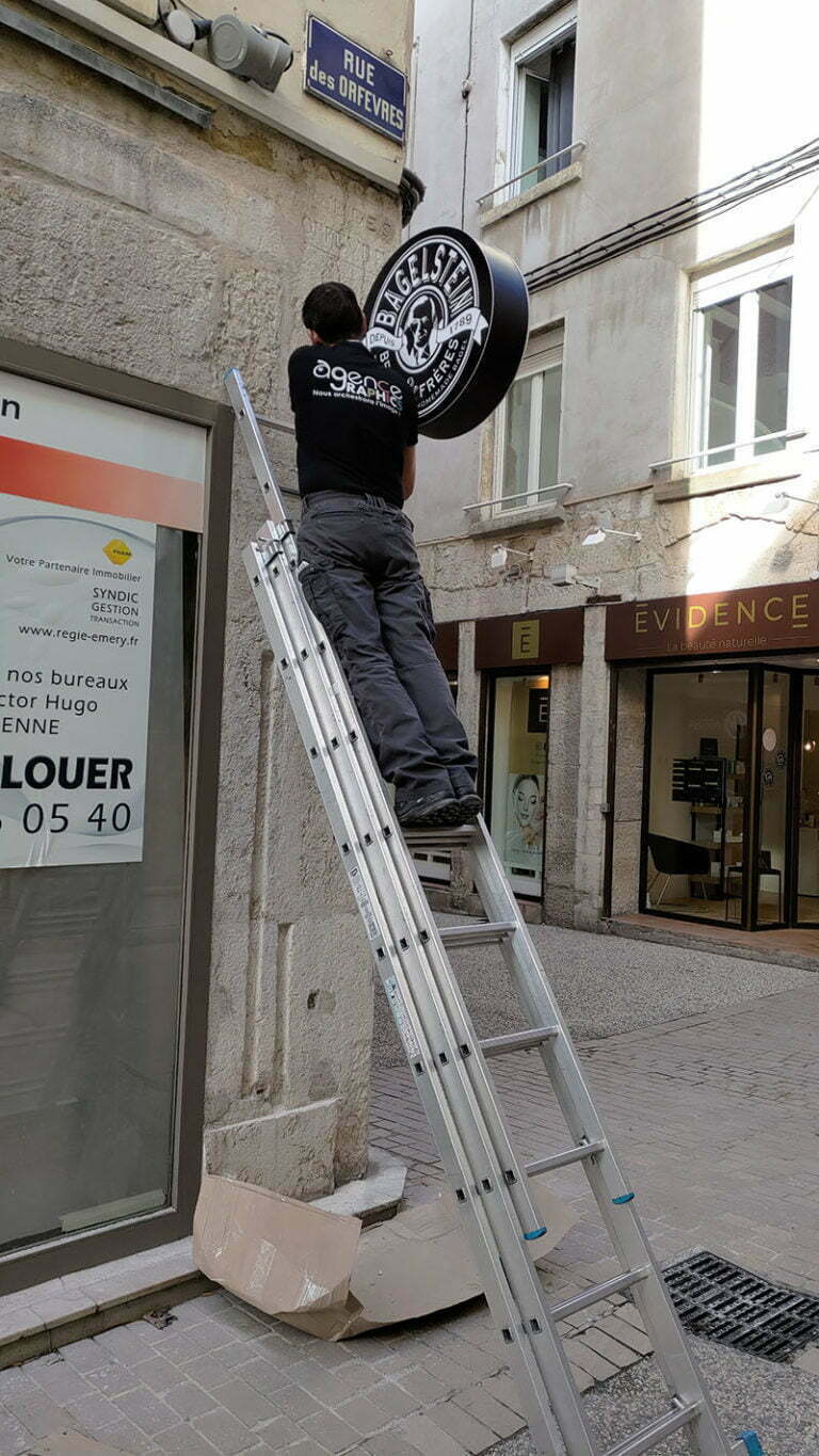 vienne bagelstein enseignes lumineuses caissons drapeaux lumineux panneaux lumineux albi niort landes aquitaine france