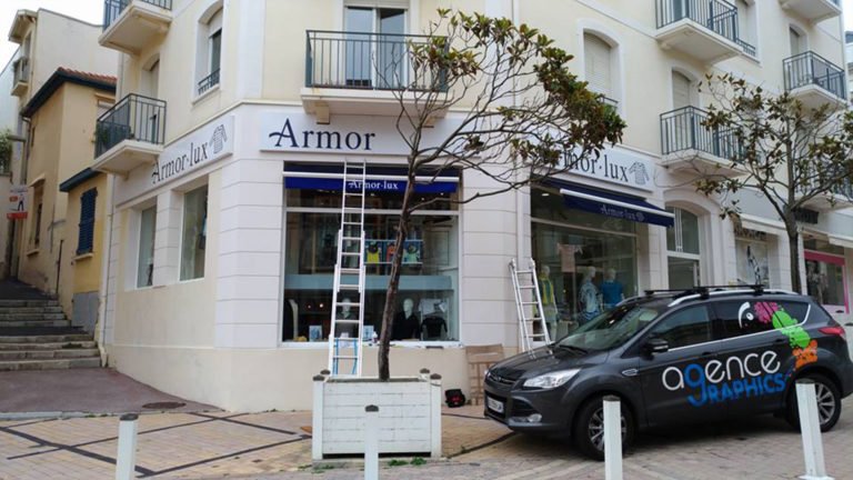 agence-graphics-enseigne-réseaux-franchise-bandeaux-bloc-led-drapeaux-panneau-dibond-biscarrosse-landes-gironde-bordeaux-arcachon