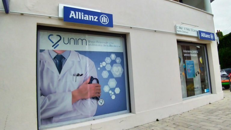 agence-graphics-enseigne-réseaux-franchise-bandeaux-bloc-led-drapeaux-panneau-dibond-mimizan-assurance-bayonne-mont-de-marsan