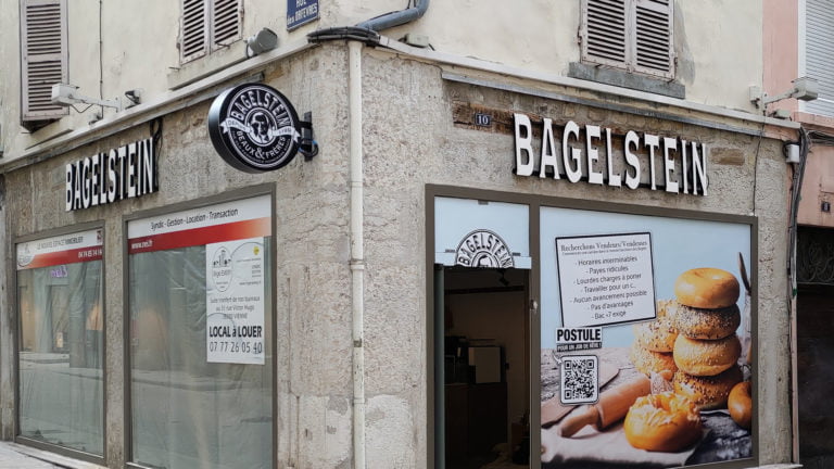 agence-graphics-enseigne-réseaux-franchise-bandeaux-bloc-led-drapeaux-panneau-dibond-restaurant-bagelstein-vanne-marseille-toulon-canne-nice