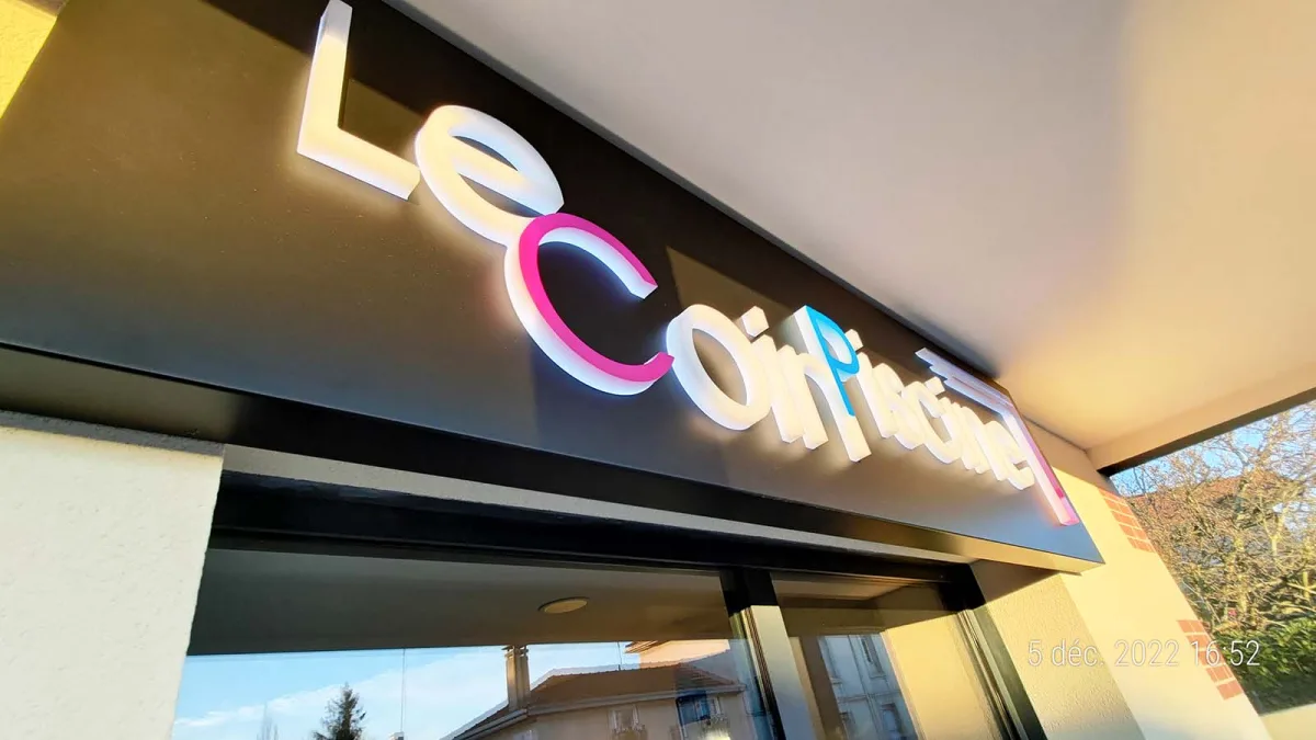 enseigne lumineuse bloc led relief mios biganos la teste de busch le teich arcachon biscarrosse bordeaux le coin piscine spa